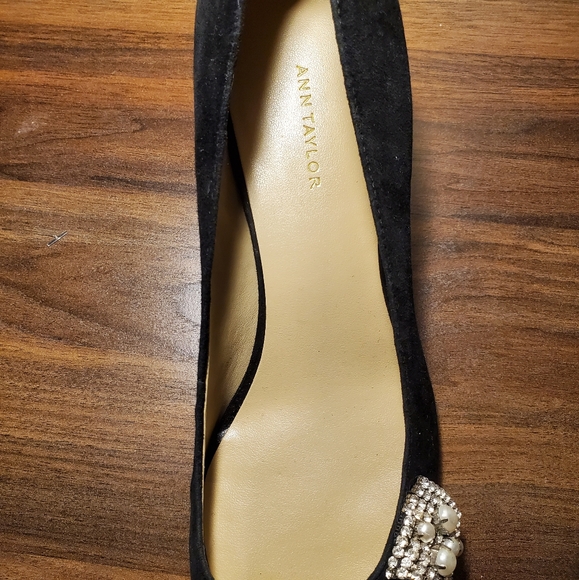 Ann Taylor NWoT Suede Kitten Heel Rhinestone Bow - Picture 5 of 8